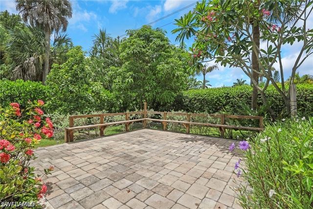 505 Raven WAY, Naples, FL 34110