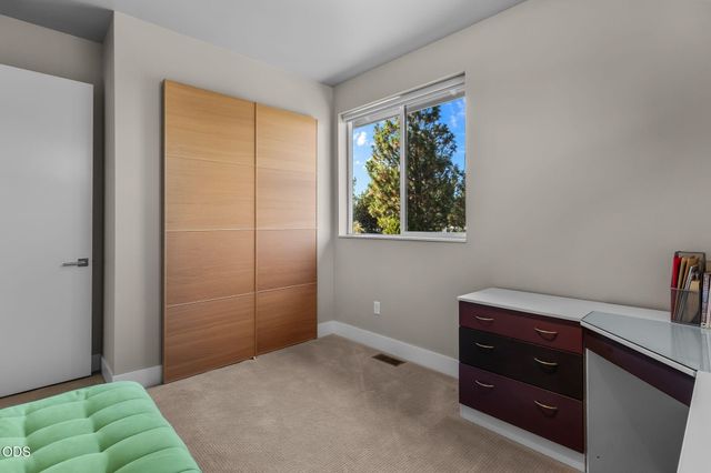 704 Golden Pheasant Drive, Redmond, OR 97756