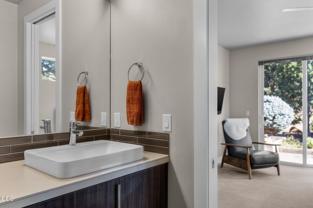 704 Golden Pheasant Drive, Redmond, OR 97756
