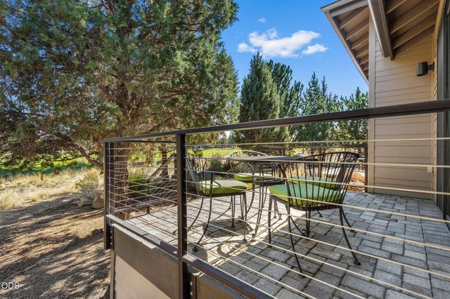 704 Golden Pheasant Drive, Redmond, OR 97756
