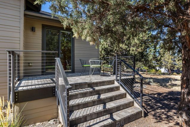 704 Golden Pheasant Drive, Redmond, OR 97756