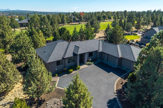 704 Golden Pheasant Drive, Redmond, OR 97756