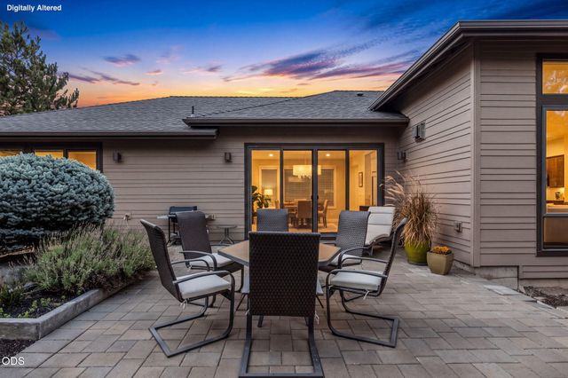 704 Golden Pheasant Drive, Redmond, OR 97756