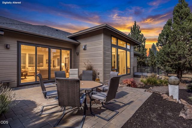 704 Golden Pheasant Drive, Redmond, OR 97756