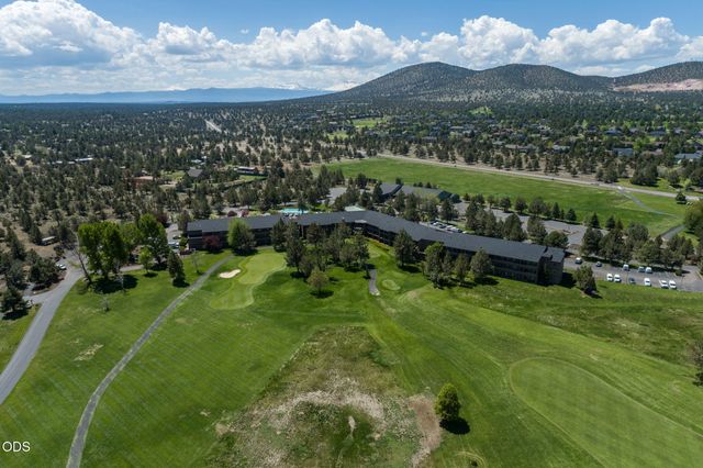 704 Golden Pheasant Drive, Redmond, OR 97756