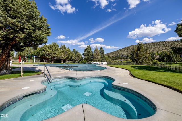 704 Golden Pheasant Drive, Redmond, OR 97756