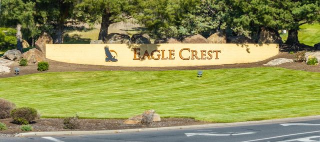 704 Golden Pheasant Drive, Redmond, OR 97756