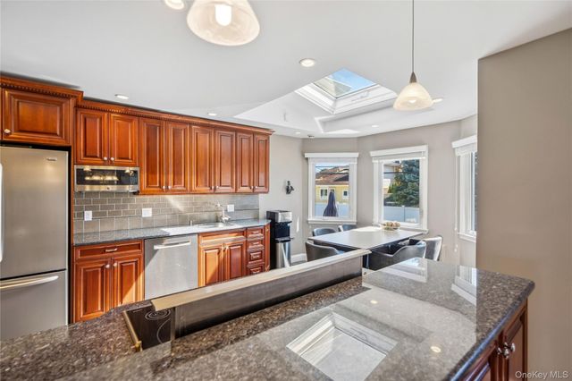 542 N Suffolk Avenue, Massapequa, NY 11758