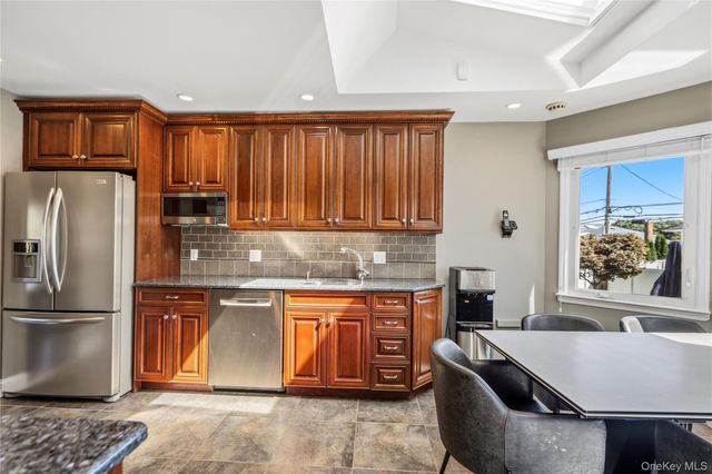 542 N Suffolk Avenue, Massapequa, NY 11758