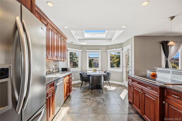 542 N Suffolk Avenue, Massapequa, NY 11758