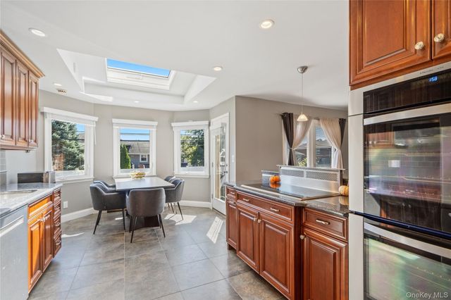 542 N Suffolk Avenue, Massapequa, NY 11758