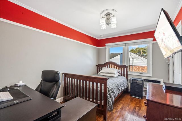 542 N Suffolk Avenue, Massapequa, NY 11758