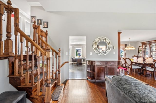 542 N Suffolk Avenue, Massapequa, NY 11758