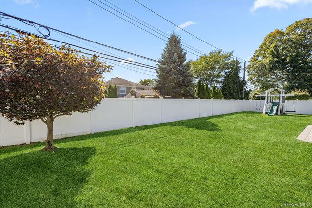 542 N Suffolk Avenue, Massapequa, NY 11758