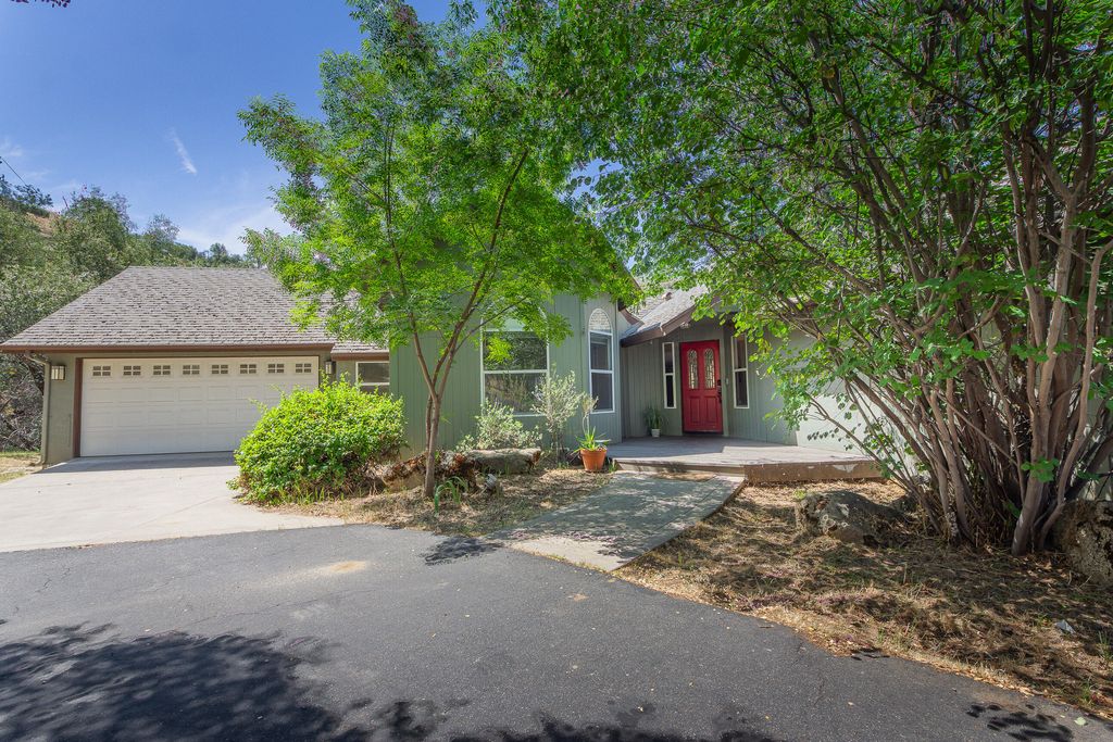 Image 1 of property listing at 41041 Mynatt Drive, Three Rivers, CA 93271