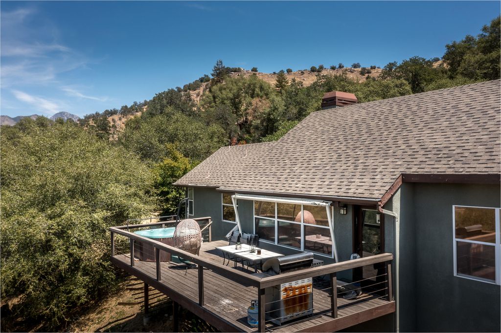 Image 2 of property listing at 41041 Mynatt Drive, Three Rivers, CA 93271
