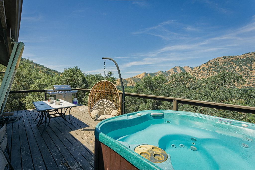 Image 25 of property listing at 41041 Mynatt Drive, Three Rivers, CA 93271