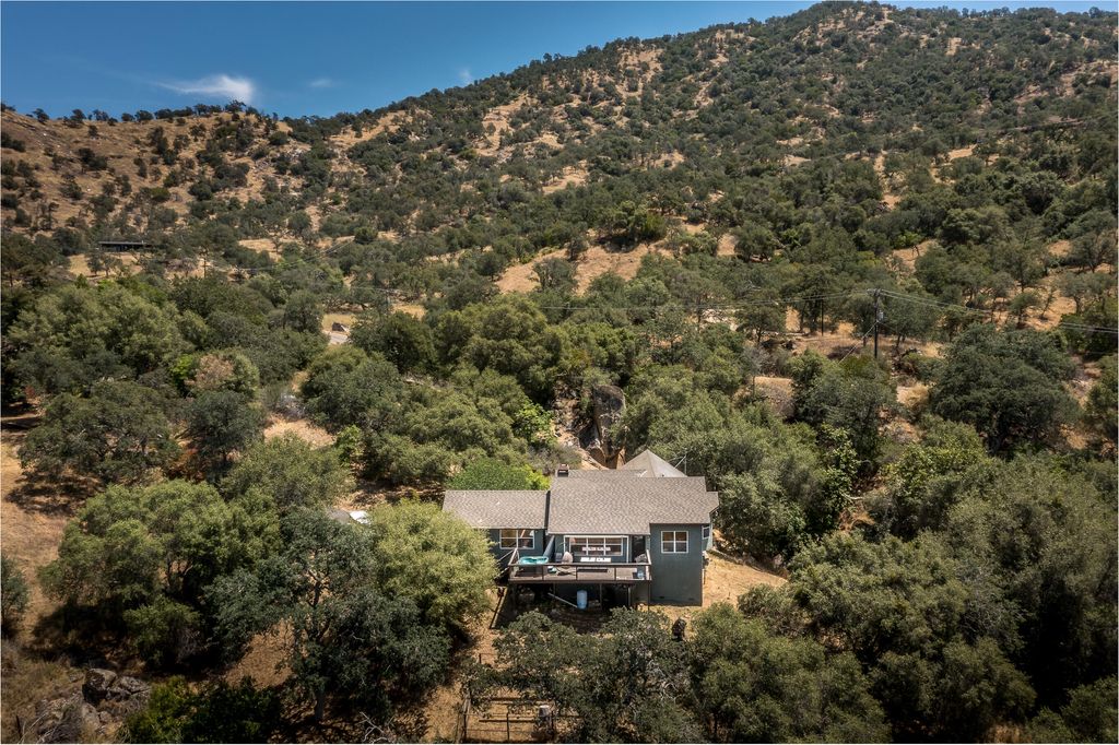 Image 28 of property listing at 41041 Mynatt Drive, Three Rivers, CA 93271