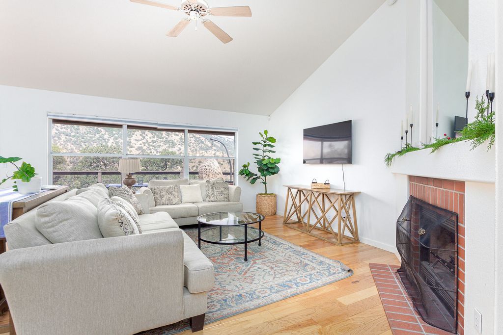 Image 3 of property listing at 41041 Mynatt Drive, Three Rivers, CA 93271