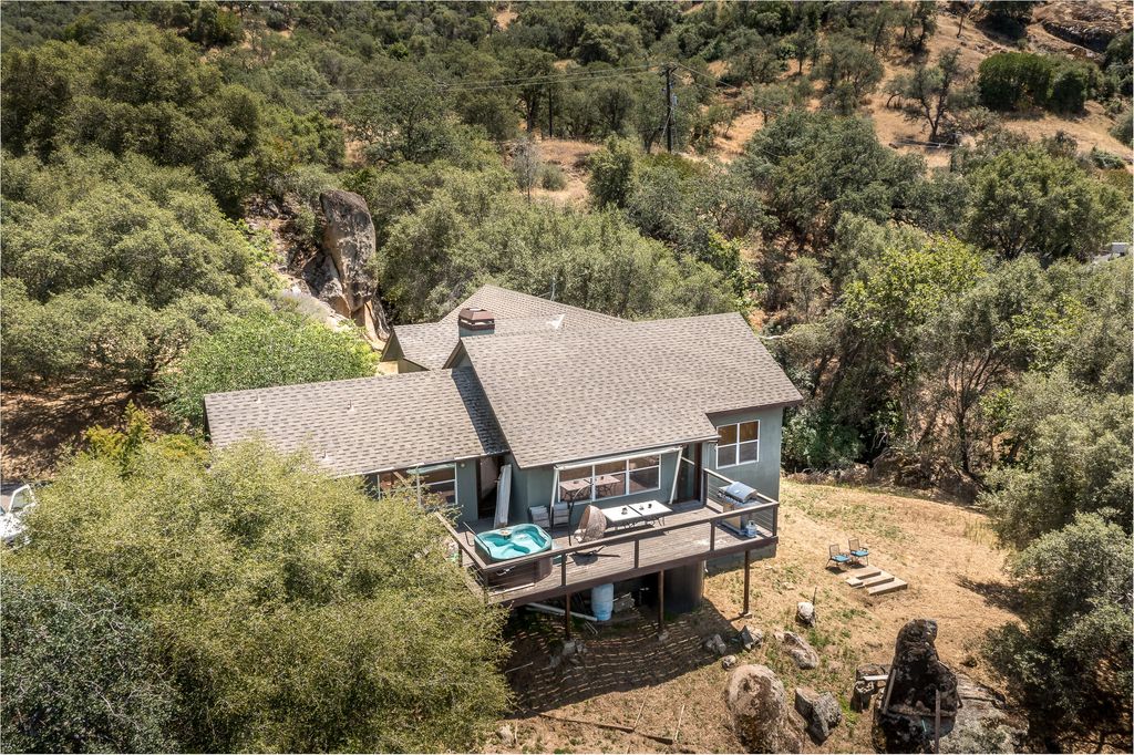 Image 31 of property listing at 41041 Mynatt Drive, Three Rivers, CA 93271