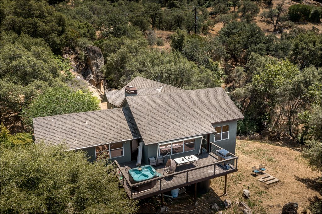 Image 33 of property listing at 41041 Mynatt Drive, Three Rivers, CA 93271
