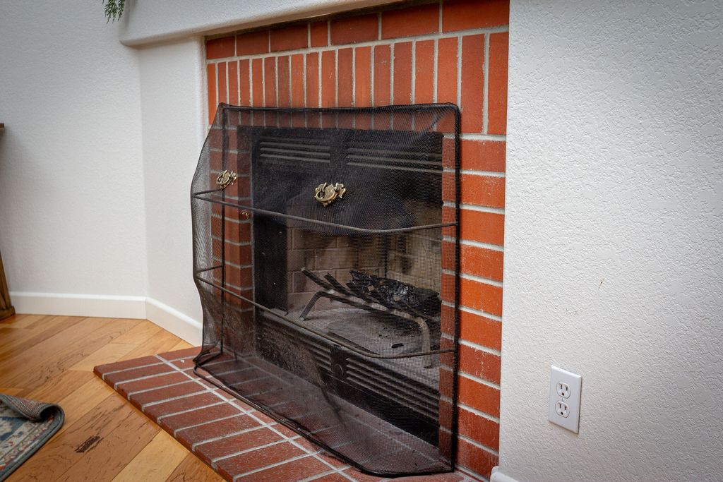 Image 8 of property listing at 41041 Mynatt Drive, Three Rivers, CA 93271