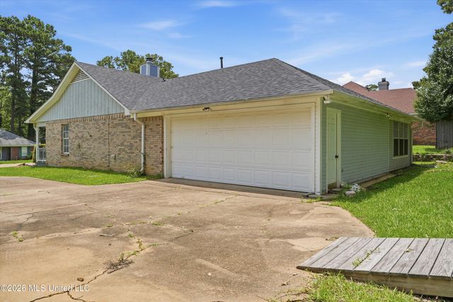 339 Barfield Drive, Byram, MS 39272