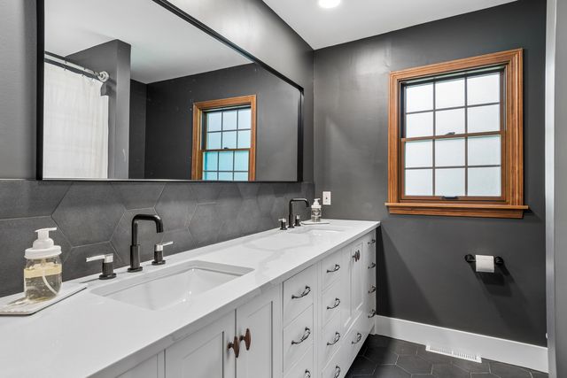 6N419 Ferson Woods Drive, St. Charles, IL 60175