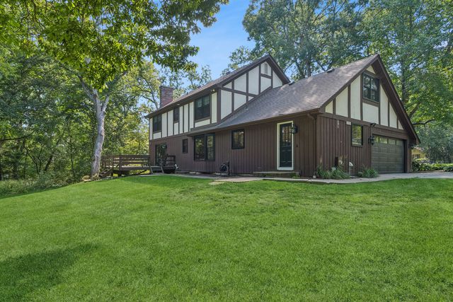 6N419 Ferson Woods Drive, St. Charles, IL 60175
