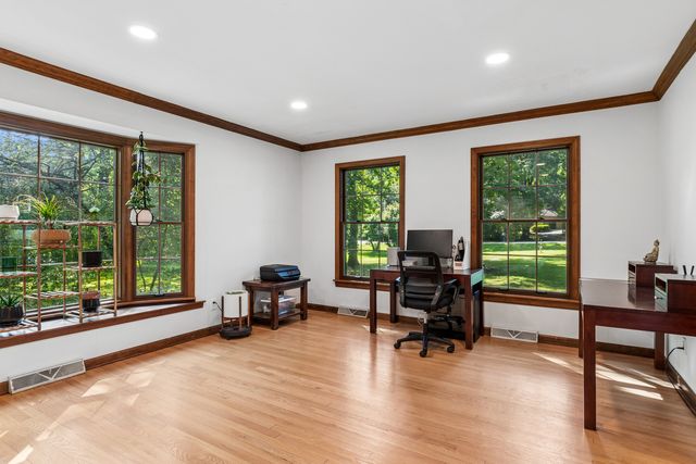 6N419 Ferson Woods Drive, St. Charles, IL 60175