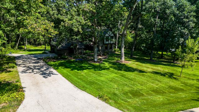 6N419 Ferson Woods Drive, St. Charles, IL 60175