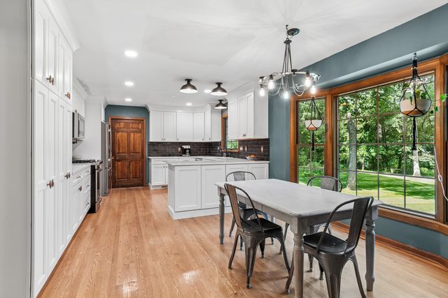 6N419 Ferson Woods Drive, St. Charles, IL 60175