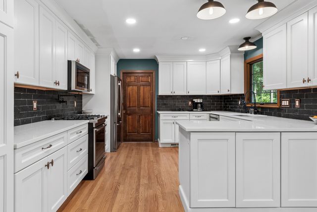 6N419 Ferson Woods Drive, St. Charles, IL 60175