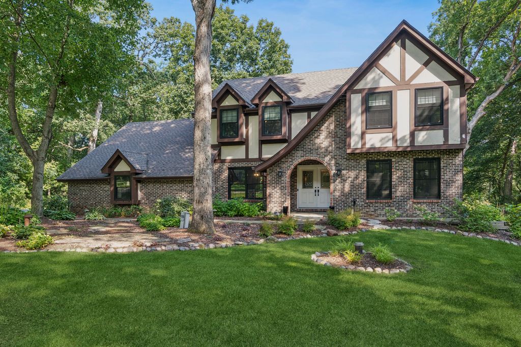 6N419 Ferson Woods Drive, St. Charles, IL 60175