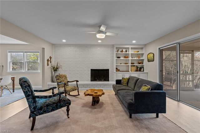 5 Lantern CIR, Newport News, VA 23606