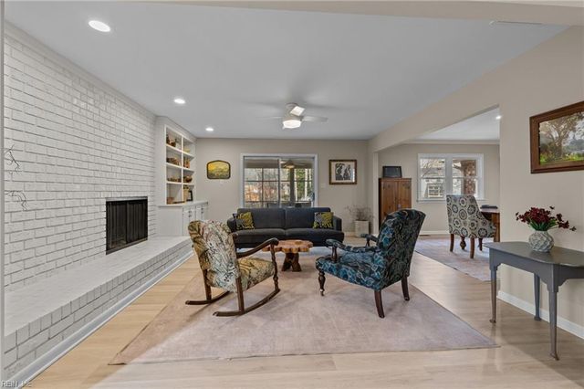 5 Lantern CIR, Newport News, VA 23606