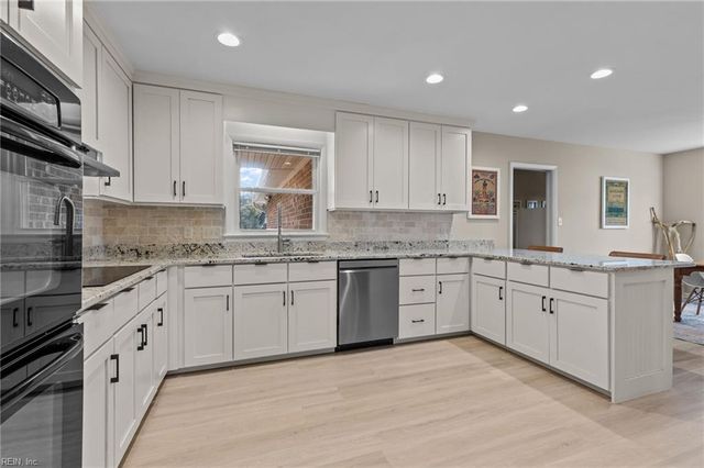 5 Lantern CIR, Newport News, VA 23606