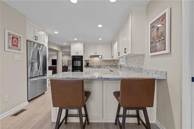 5 Lantern CIR, Newport News, VA 23606