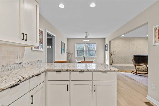 5 Lantern CIR, Newport News, VA 23606