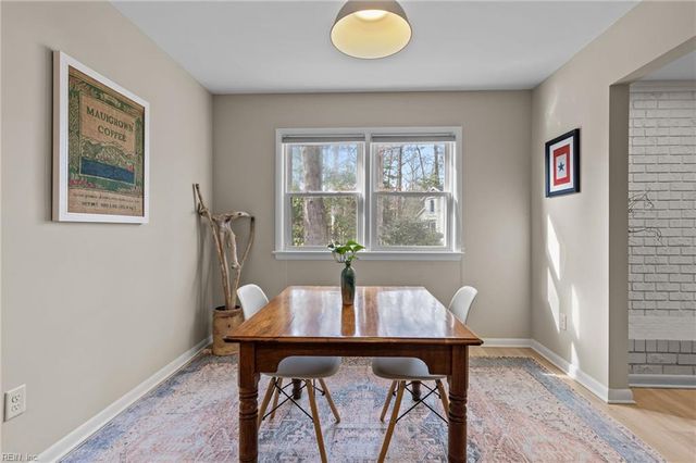 5 Lantern CIR, Newport News, VA 23606