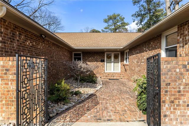 5 Lantern CIR, Newport News, VA 23606