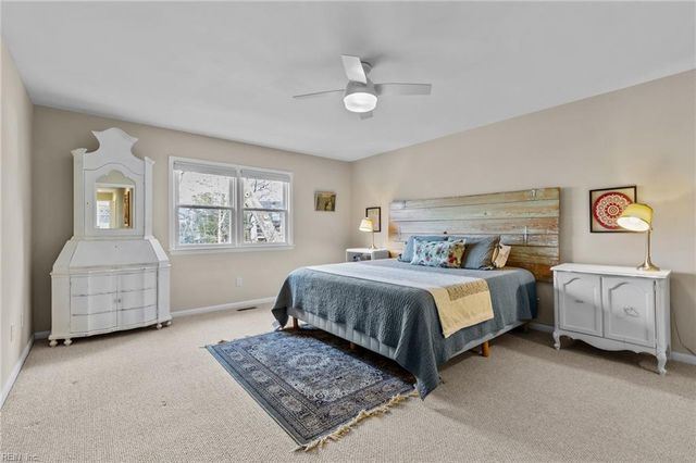 5 Lantern CIR, Newport News, VA 23606