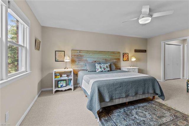 5 Lantern CIR, Newport News, VA 23606