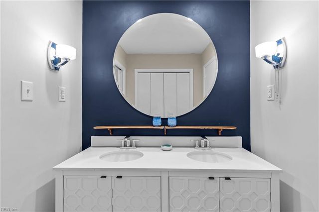 5 Lantern CIR, Newport News, VA 23606