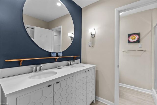 5 Lantern CIR, Newport News, VA 23606