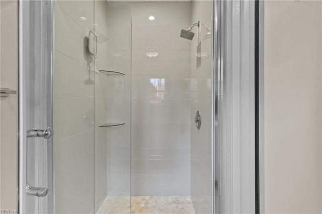 5 Lantern CIR, Newport News, VA 23606