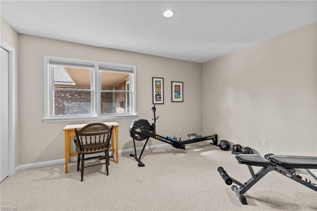 5 Lantern CIR, Newport News, VA 23606