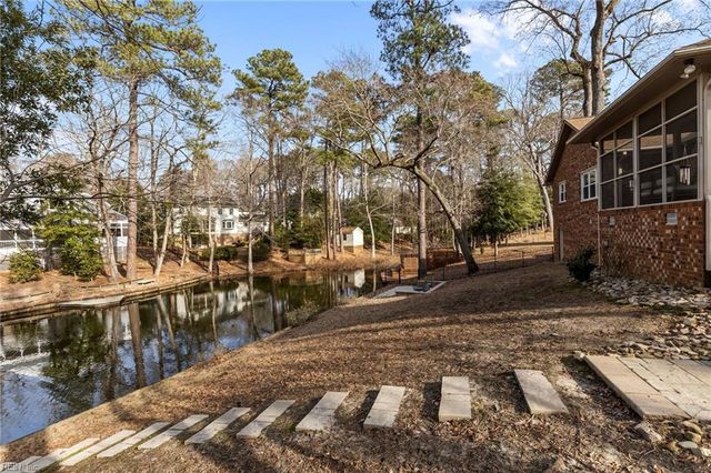 5 Lantern CIR, Newport News, VA 23606