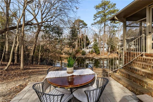 5 Lantern CIR, Newport News, VA 23606