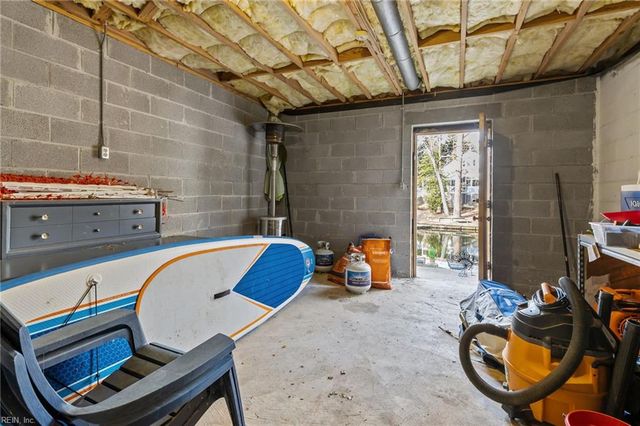 5 Lantern CIR, Newport News, VA 23606